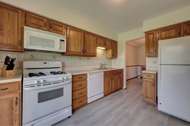 639 Elizabeth Drive B, Wood Dale, IL 60191