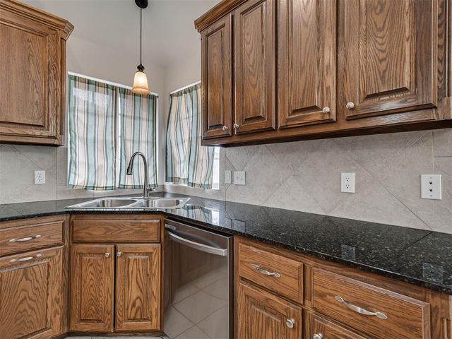 1425 Camber Street, Yukon, OK 73099