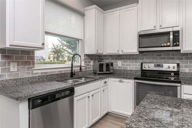 5038 SUNNYSIDE LANE, Bradenton, FL 34211