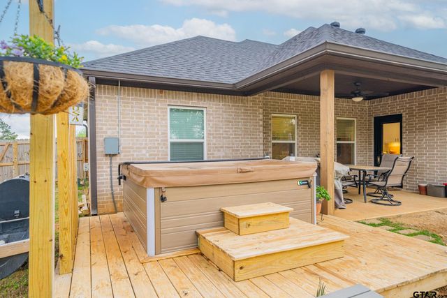 19316 Cedarpark Place, Lindale, TX 75771