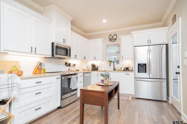 19316 Cedarpark Place, Lindale, TX 75771