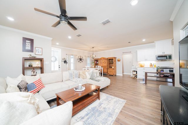 19316 Cedarpark Place, Lindale, TX 75771