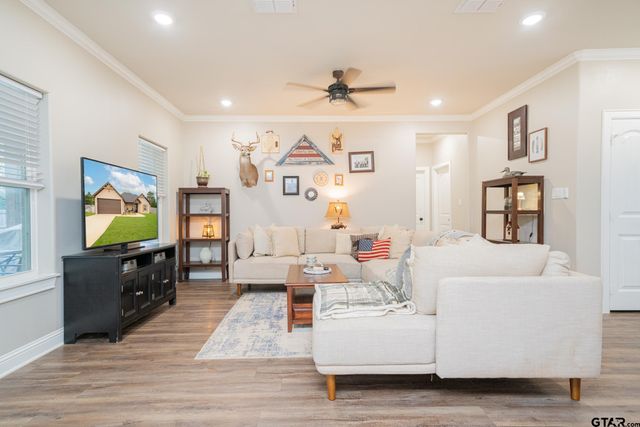 19316 Cedarpark Place, Lindale, TX 75771