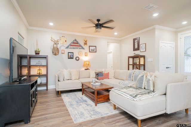 19316 Cedarpark Place, Lindale, TX 75771