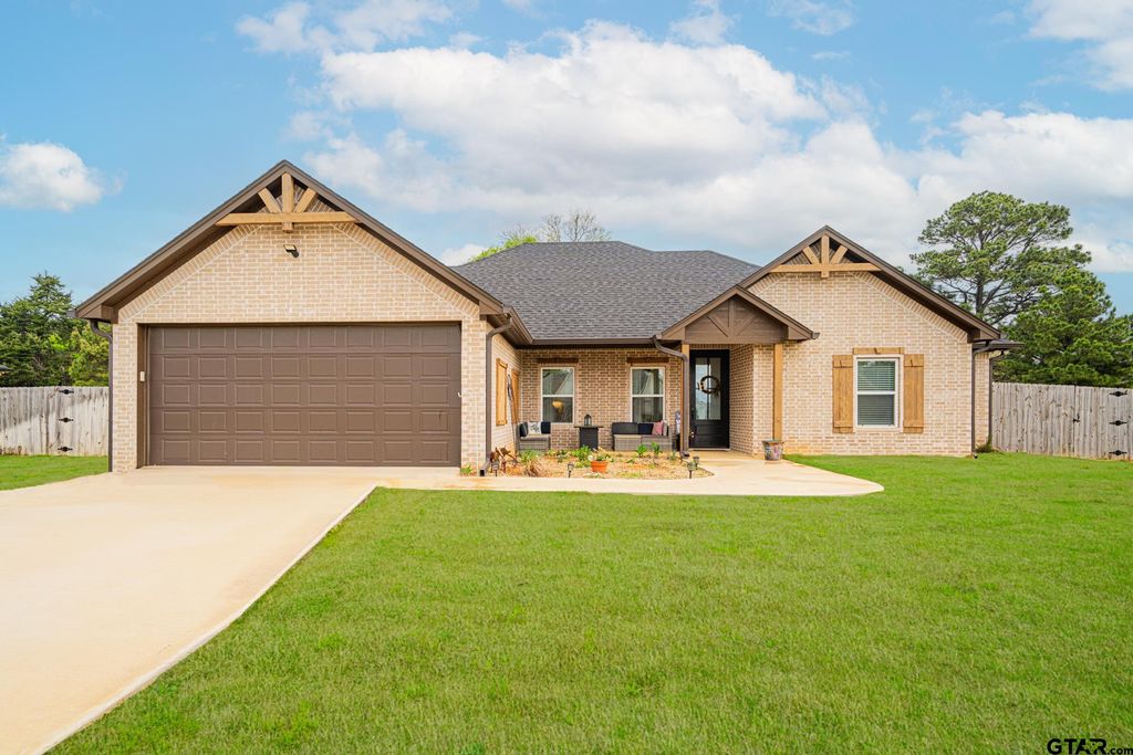 19316 Cedarpark Place, Lindale, TX 75771