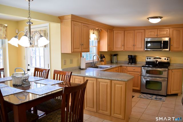 68 Old Wheeler Lane, Avon, CT 06001
