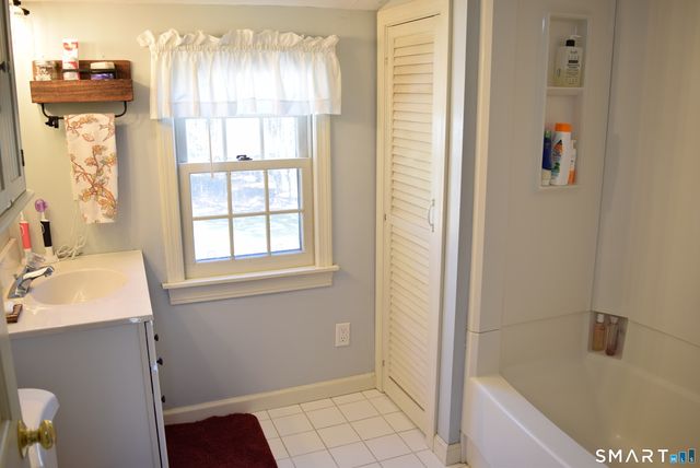 68 Old Wheeler Lane, Avon, CT 06001