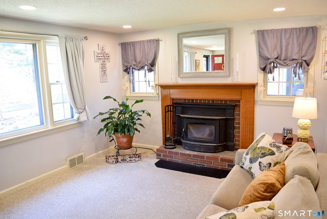 68 Old Wheeler Lane, Avon, CT 06001