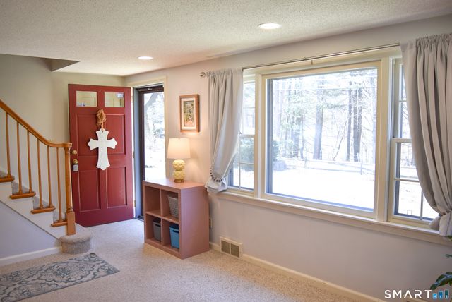 68 Old Wheeler Lane, Avon, CT 06001
