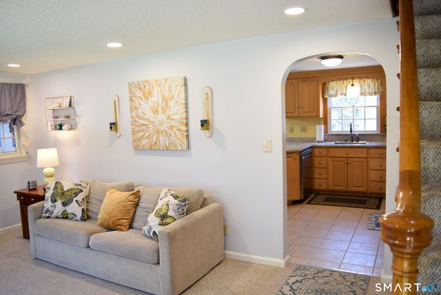68 Old Wheeler Lane, Avon, CT 06001