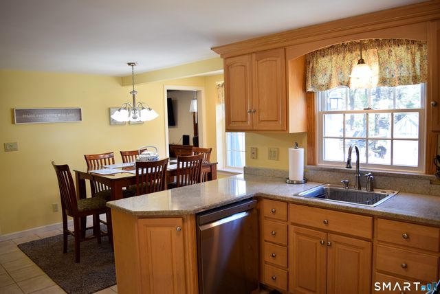 68 Old Wheeler Lane, Avon, CT 06001