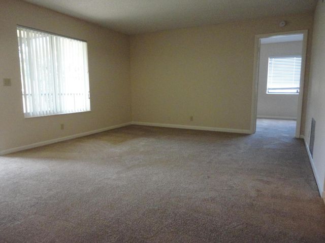 425 Pine Glen Lane C-2, Greenacres, FL 33463