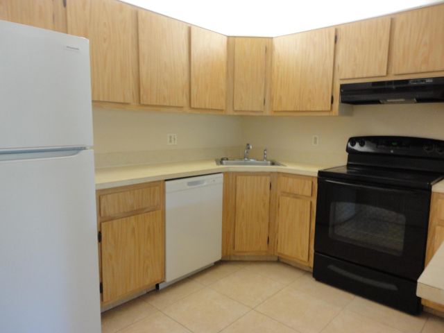 425 Pine Glen Lane C-2, Greenacres, FL 33463