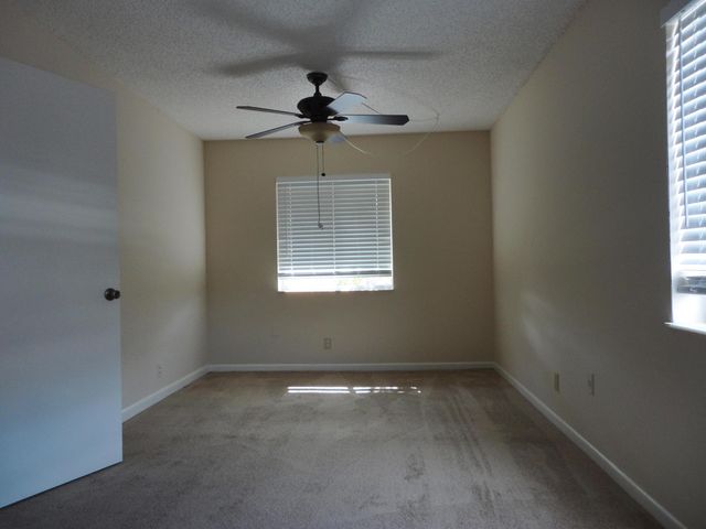 425 Pine Glen Lane C-2, Greenacres, FL 33463