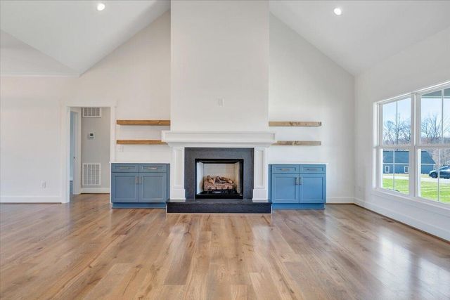 27 Smokehouse RD, Moneta, VA 24121