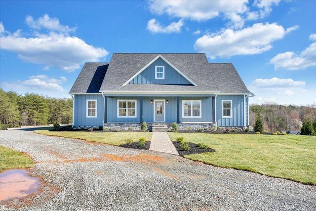 27 Smokehouse RD, Moneta, VA 24121