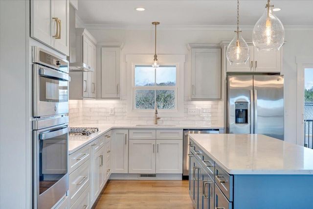 27 Smokehouse RD, Moneta, VA 24121