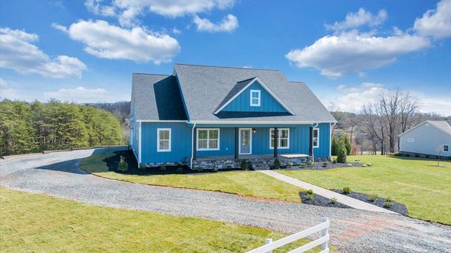 27 Smokehouse RD, Moneta, VA 24121