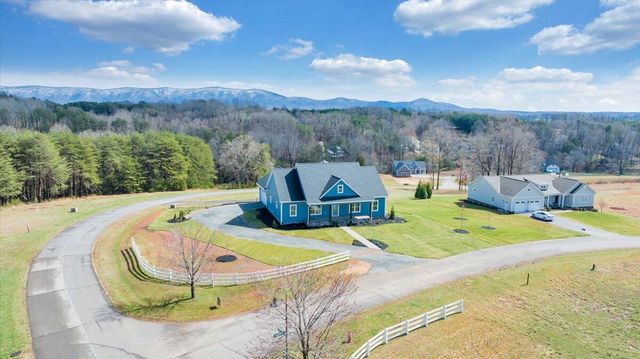 27 Smokehouse RD, Moneta, VA 24121