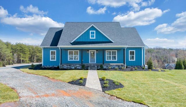 27 Smokehouse RD, Moneta, VA 24121