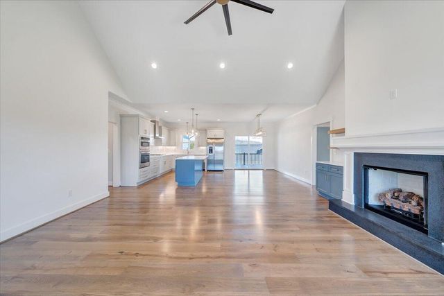 27 Smokehouse RD, Moneta, VA 24121