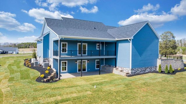 27 Smokehouse RD, Moneta, VA 24121