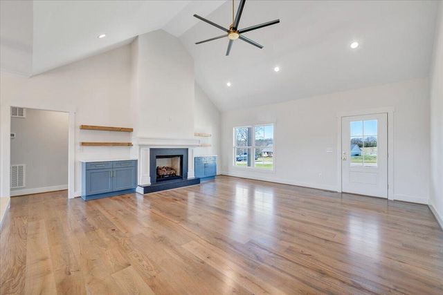 27 Smokehouse RD, Moneta, VA 24121