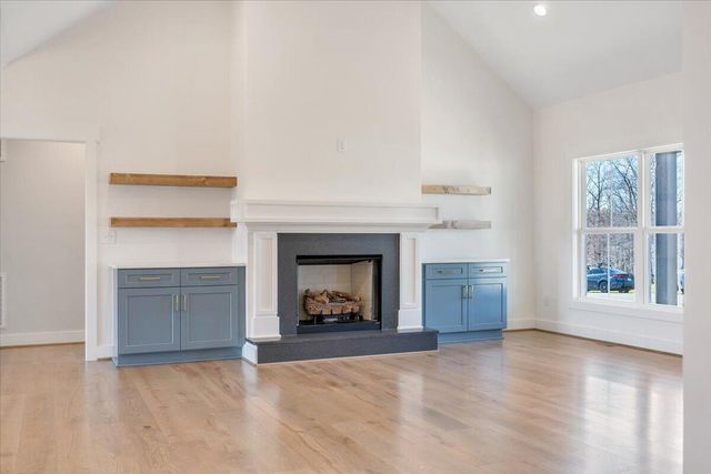 27 Smokehouse RD, Moneta, VA 24121