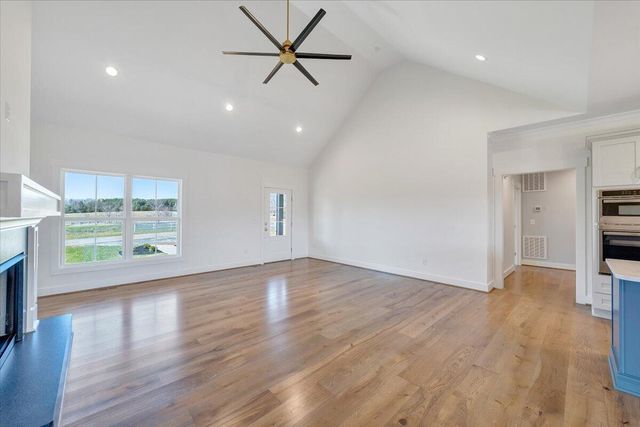 27 Smokehouse RD, Moneta, VA 24121