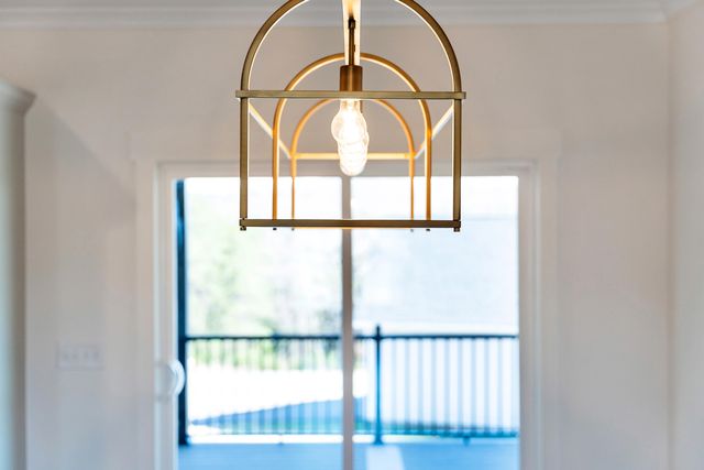 27 Smokehouse RD, Moneta, VA 24121