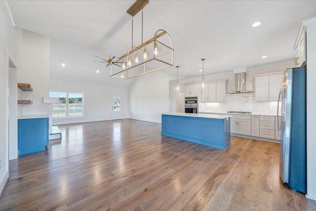 27 Smokehouse RD, Moneta, VA 24121