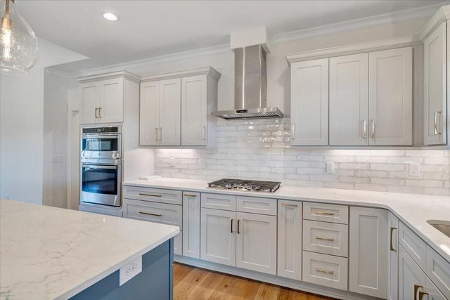 27 Smokehouse RD, Moneta, VA 24121