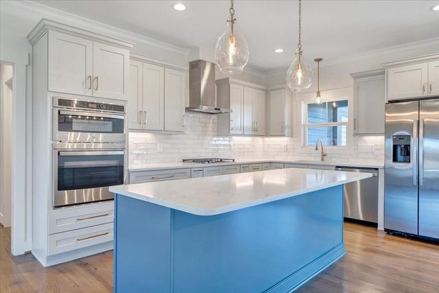 27 Smokehouse RD, Moneta, VA 24121