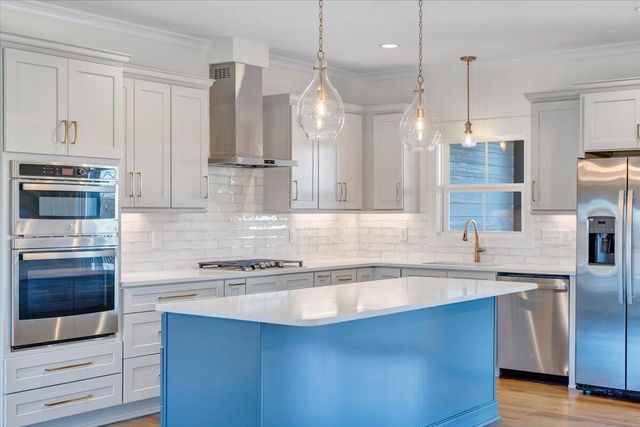 27 Smokehouse RD, Moneta, VA 24121