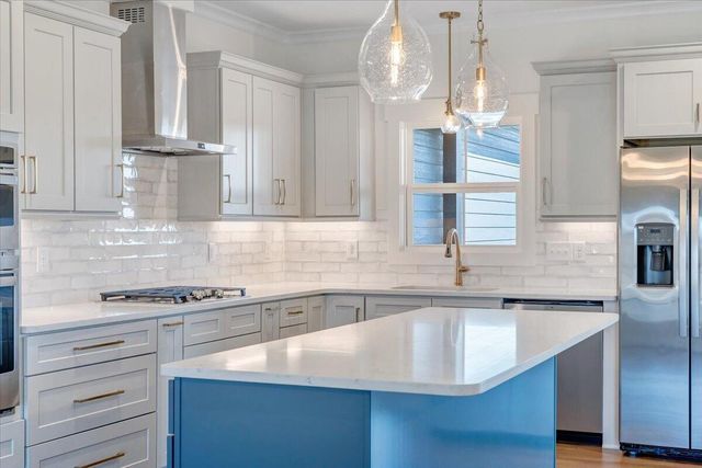 27 Smokehouse RD, Moneta, VA 24121