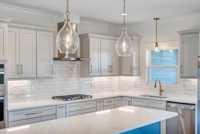 27 Smokehouse RD, Moneta, VA 24121