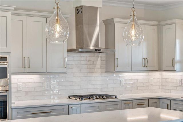 27 Smokehouse RD, Moneta, VA 24121