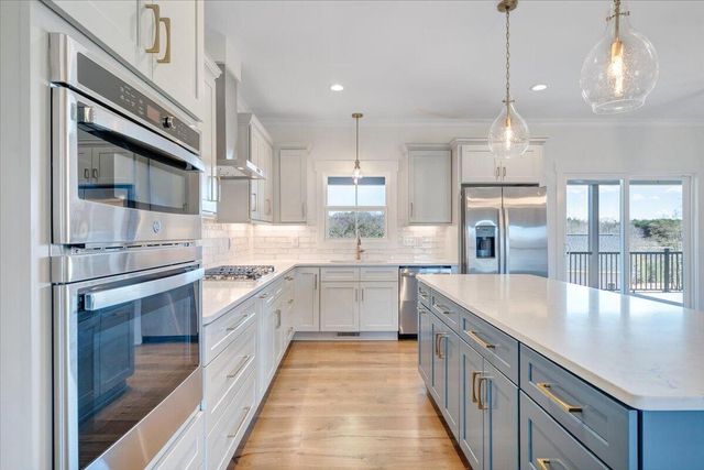 27 Smokehouse RD, Moneta, VA 24121