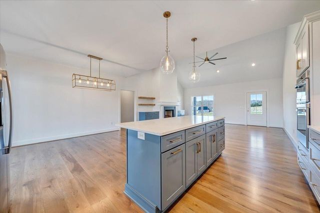 27 Smokehouse RD, Moneta, VA 24121