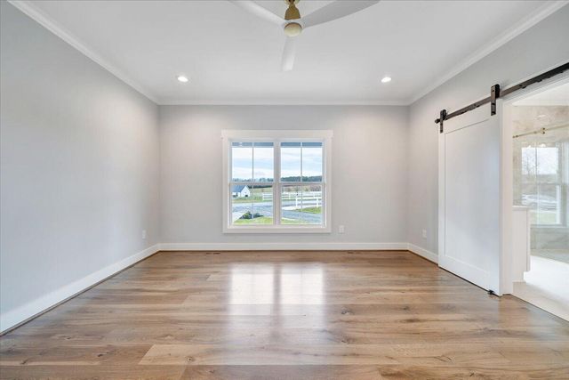 27 Smokehouse RD, Moneta, VA 24121