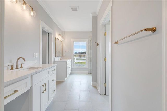 27 Smokehouse RD, Moneta, VA 24121