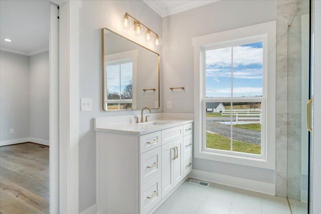 27 Smokehouse RD, Moneta, VA 24121