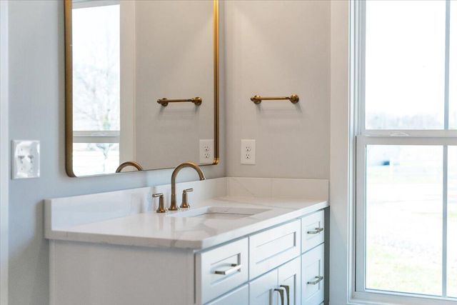 27 Smokehouse RD, Moneta, VA 24121