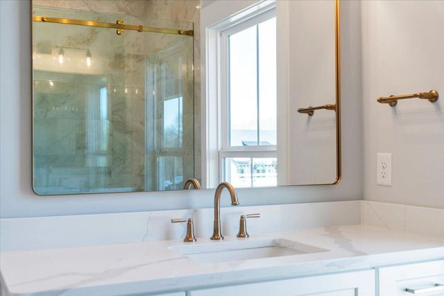 27 Smokehouse RD, Moneta, VA 24121