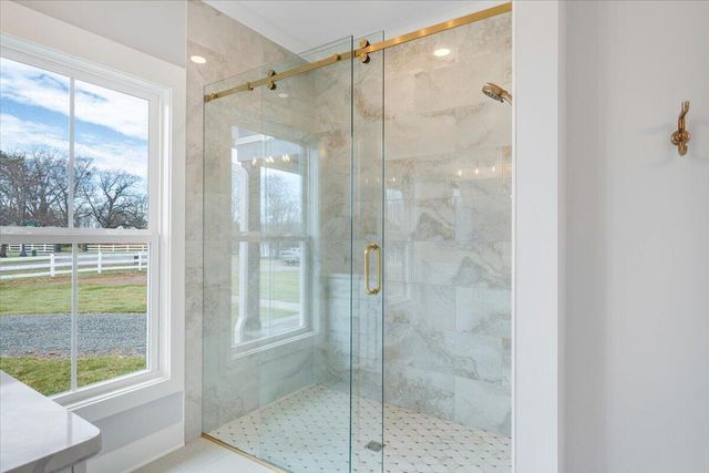 27 Smokehouse RD, Moneta, VA 24121