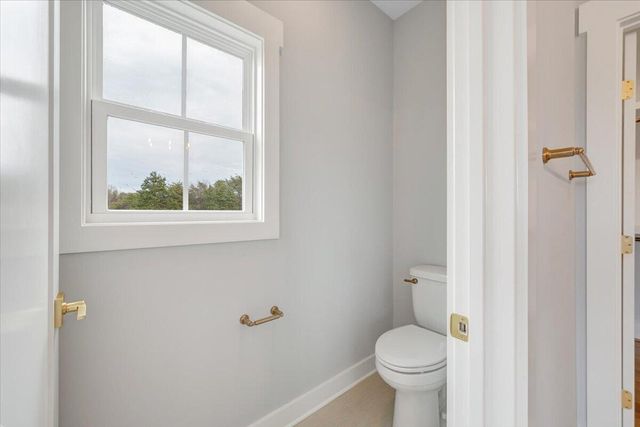 27 Smokehouse RD, Moneta, VA 24121