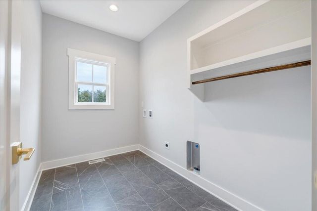 27 Smokehouse RD, Moneta, VA 24121