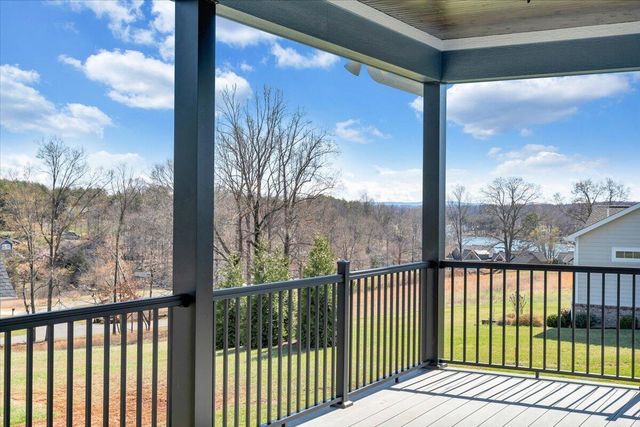 27 Smokehouse RD, Moneta, VA 24121