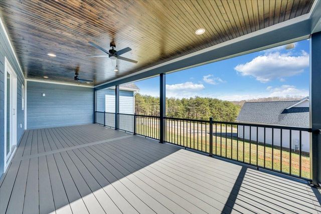 27 Smokehouse RD, Moneta, VA 24121