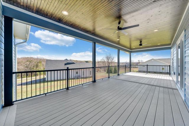 27 Smokehouse RD, Moneta, VA 24121